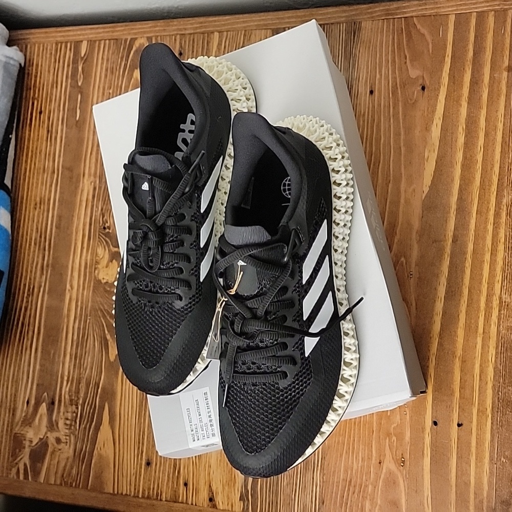 NWB Adidas 4DFWD M7.5/W9